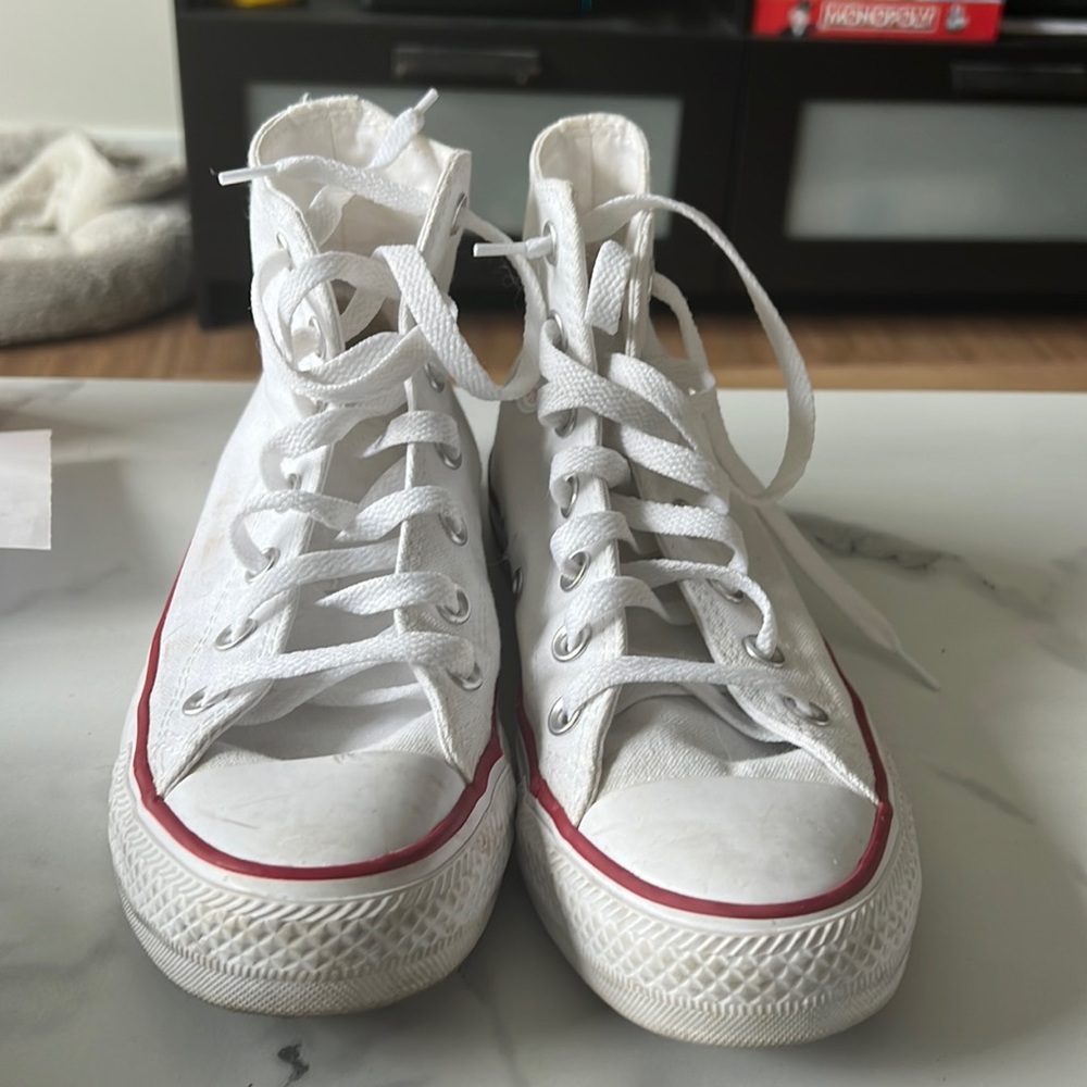 Mens 5 womens 7 high top converse. Minimal wear as they were only used in gym
